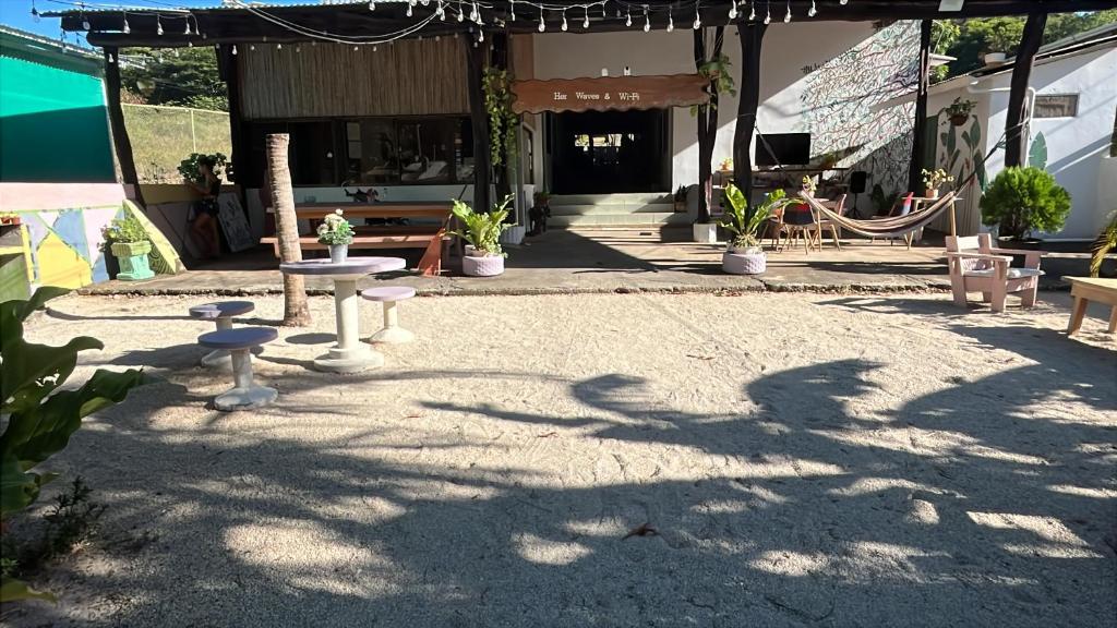Tsunami Hostel