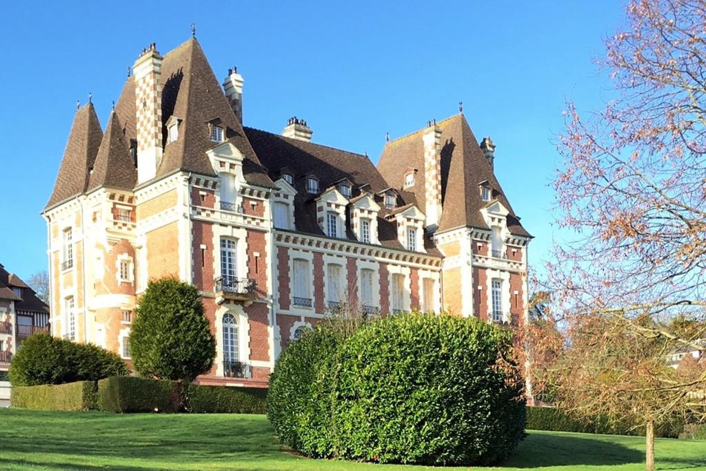 Beautiful apartment in a castle in Deauville - 1