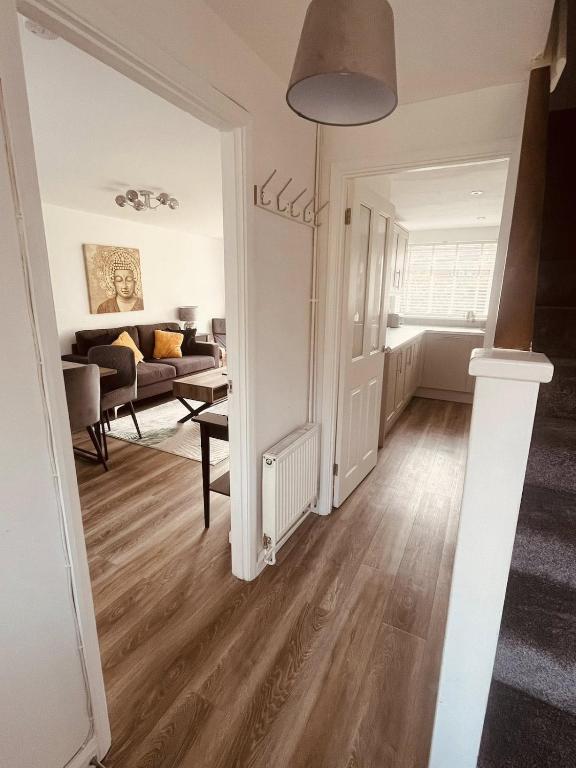 3 Bedroom House near Windsor, Bracknell photo 3