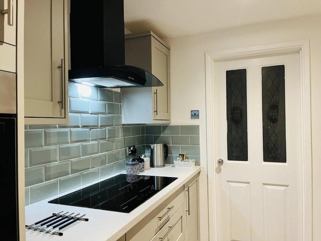 3 Bedroom House near Windsor, Bracknell photo 6