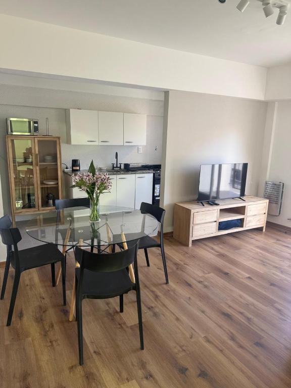 Dpto Cómodo y Cálido a metros del Hospital Italiano - 1