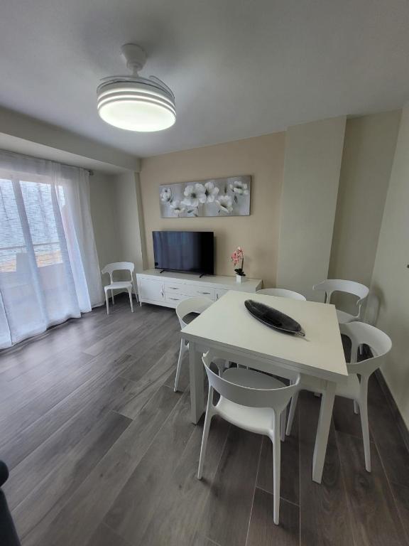 Apartamento en Primera Línea con Vistas al Mar - SOLO FAMILIAS - 3