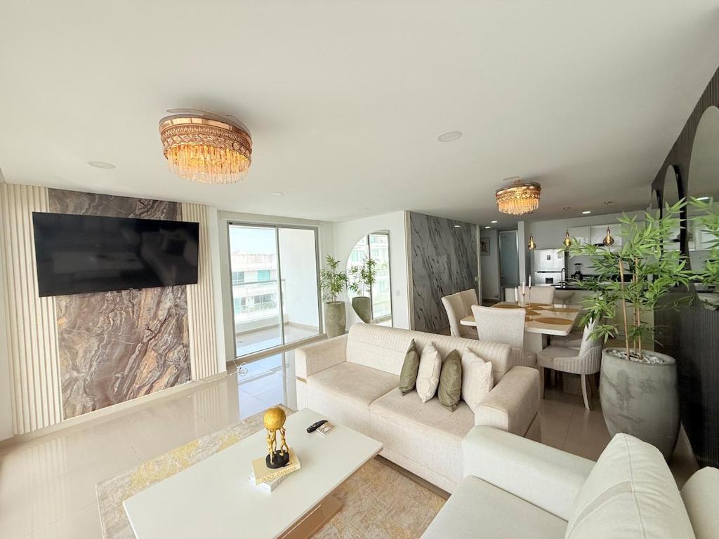 Hermoso apartamento de 4 dormitorios con vista al mar - 1