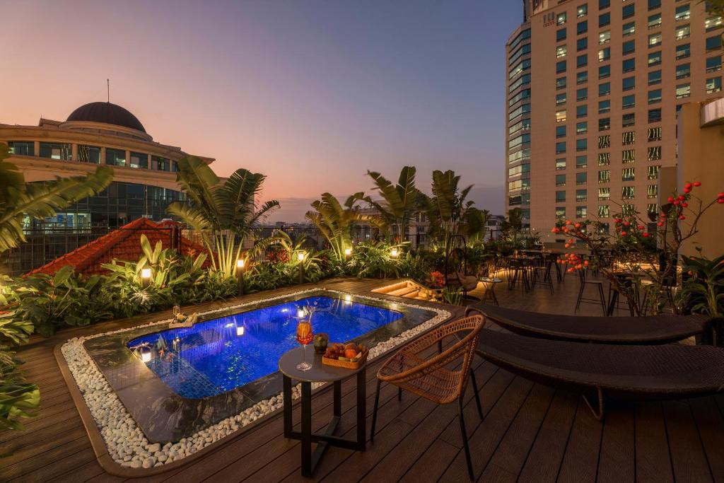 Swimming pool