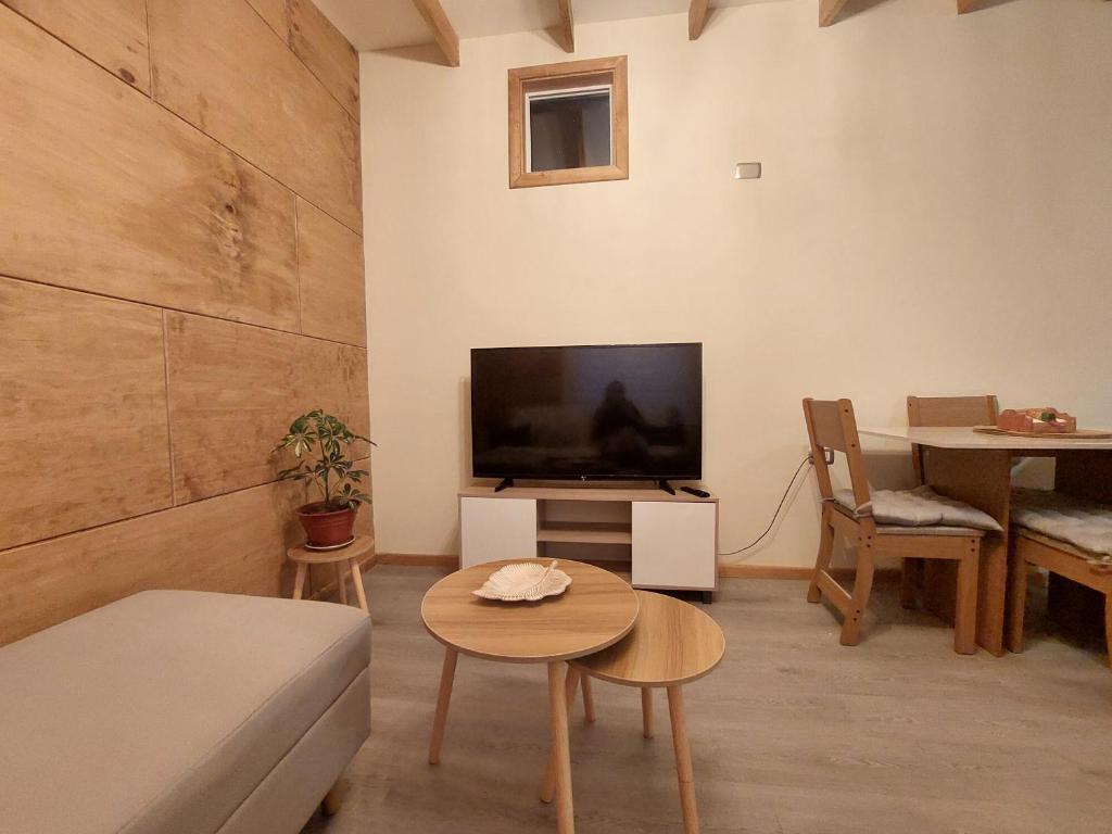 Las Lomas Cab - 2
