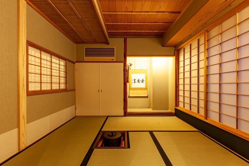 PREMIER suite Shinjuku West 3F 4F