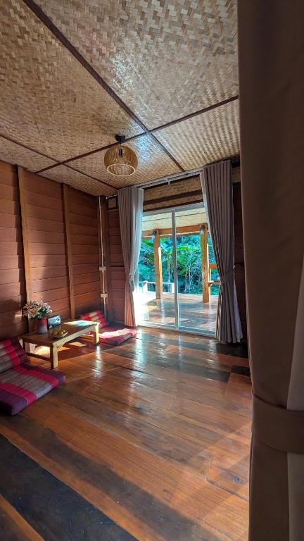 Slowhome Homestay