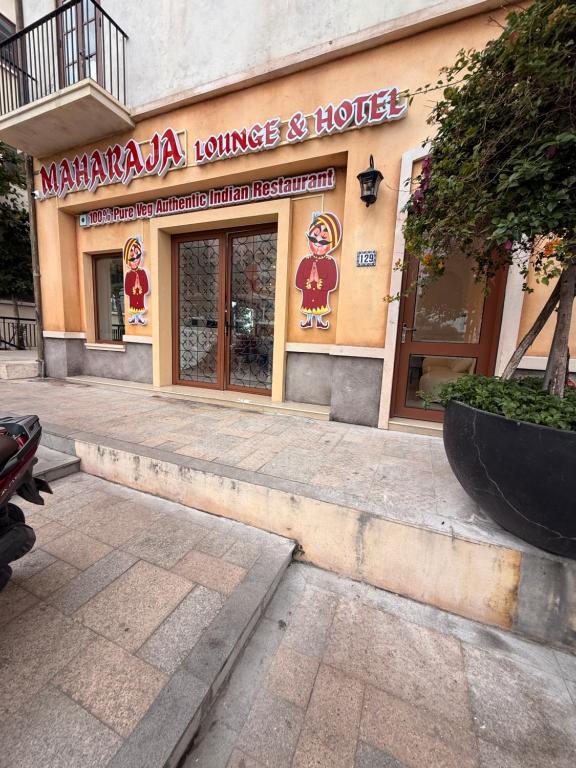 Maharaja Lounge & Hotel