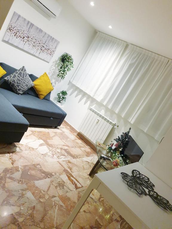 Iris Apartment with Jacuzzi - Easy City Access - 2