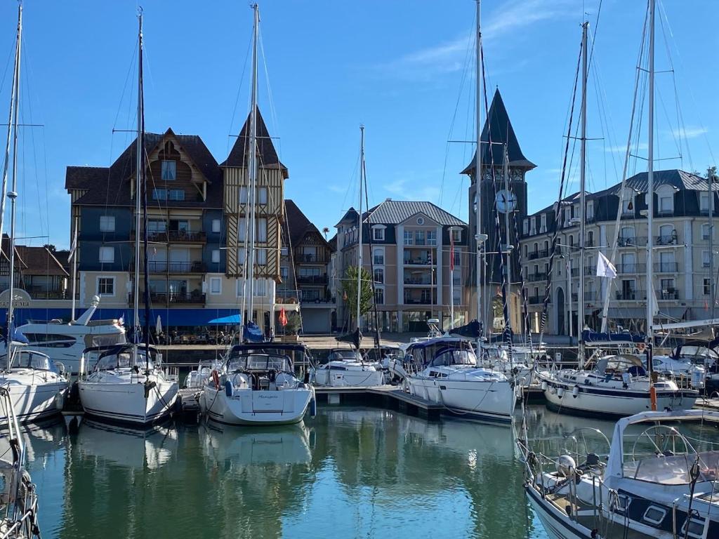 Vue mer exceptionnelle Studio avec Parking au Port de Deauville - 3