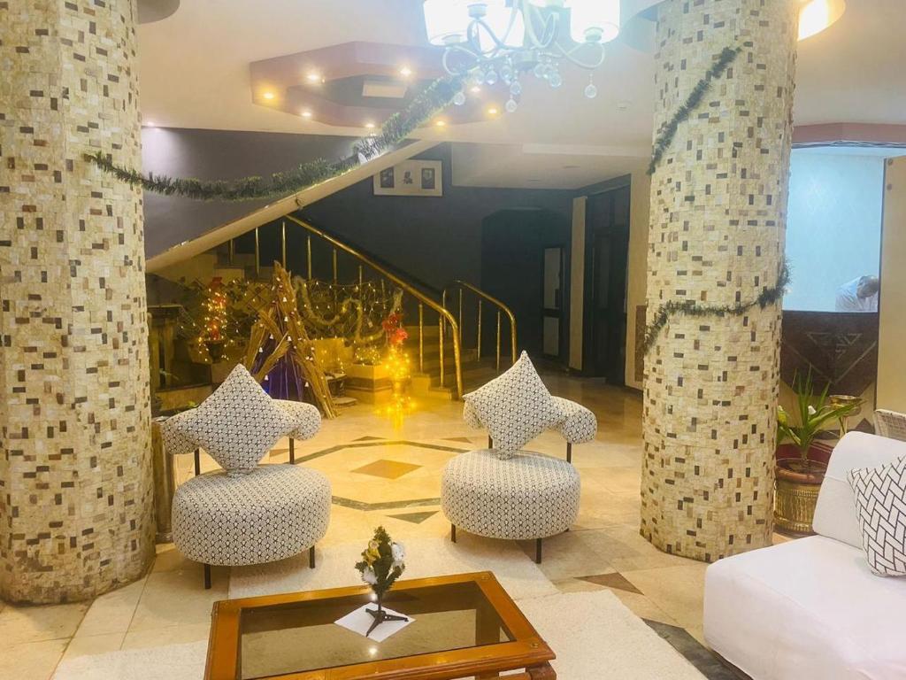 フロント・ロビー