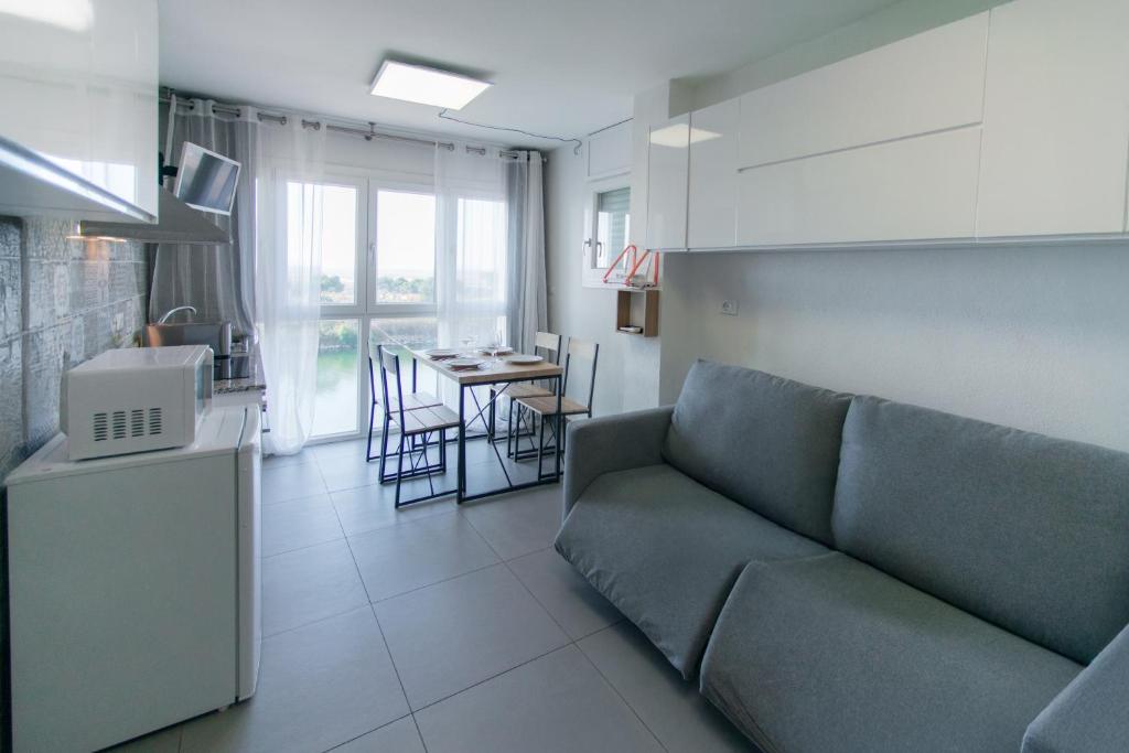 WELCS ESTUDIO 307 EMP con vistas al mar - 1