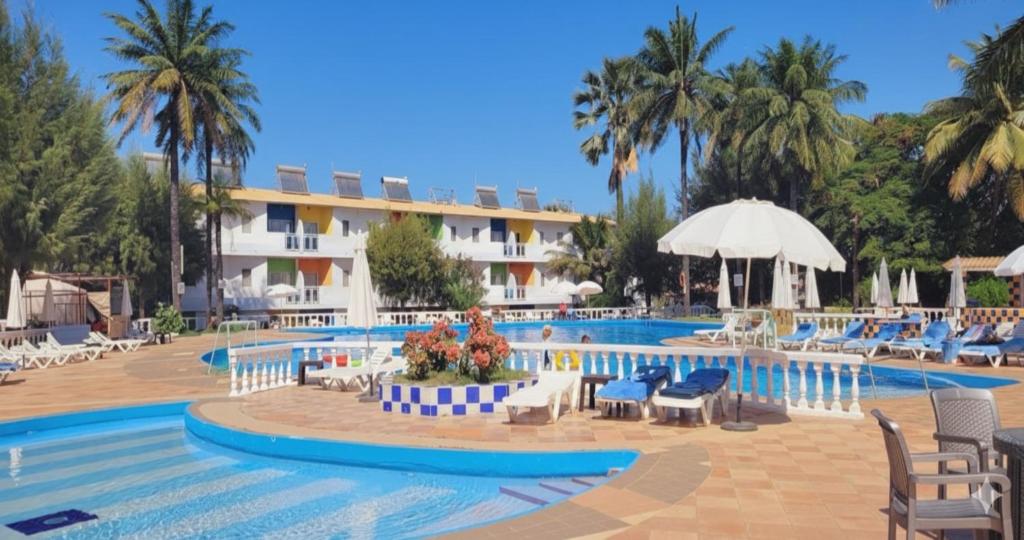 Swimming pool, Palma Rima Hotel in Serekunda