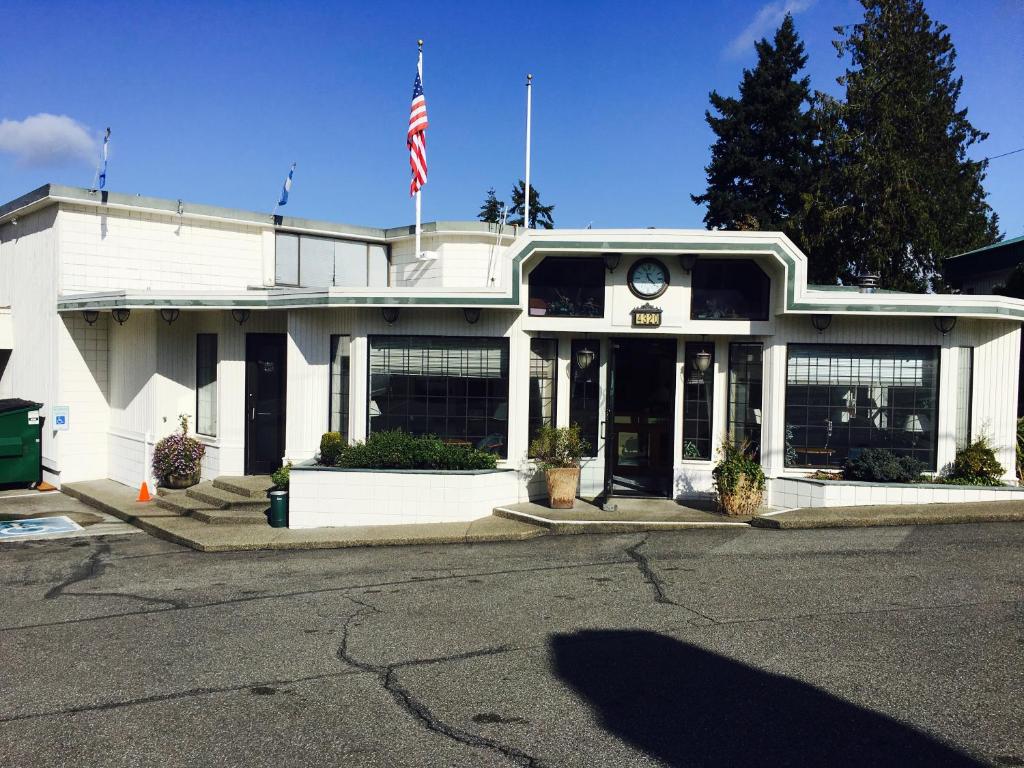 Flagship Inn photo