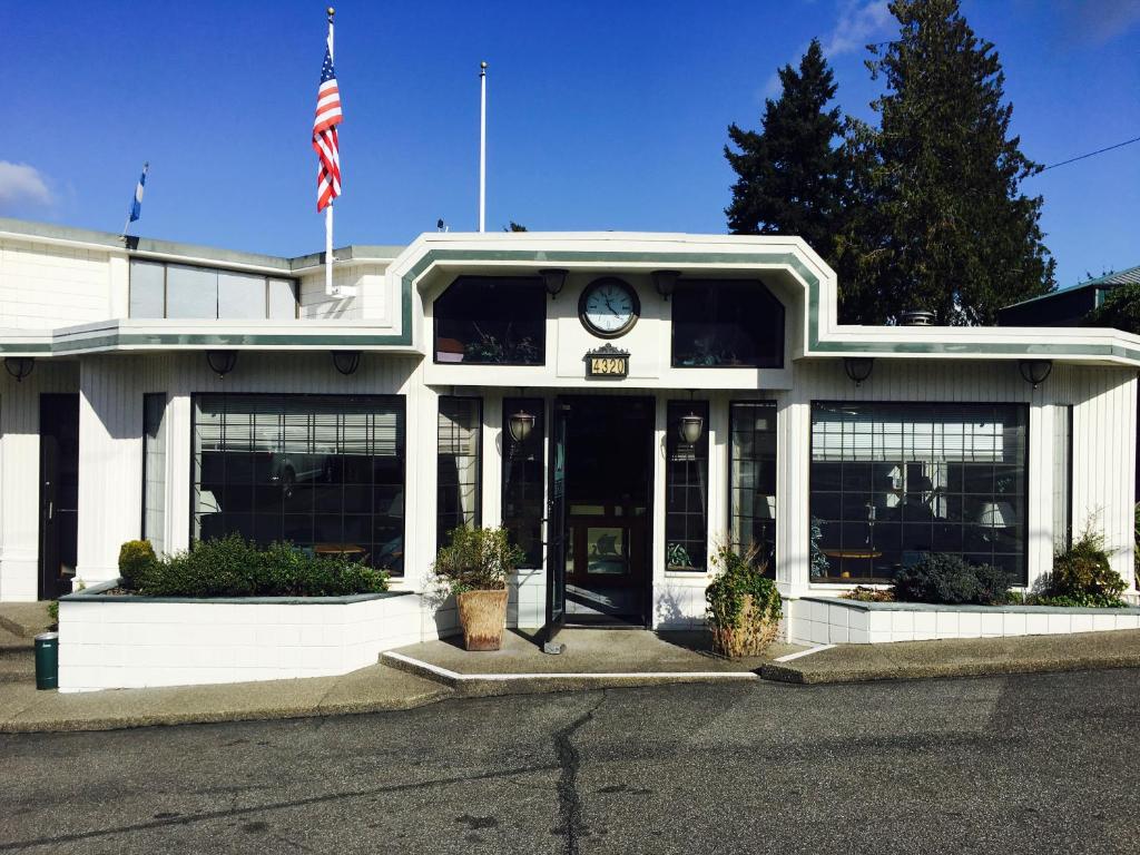 Flagship Inn photo