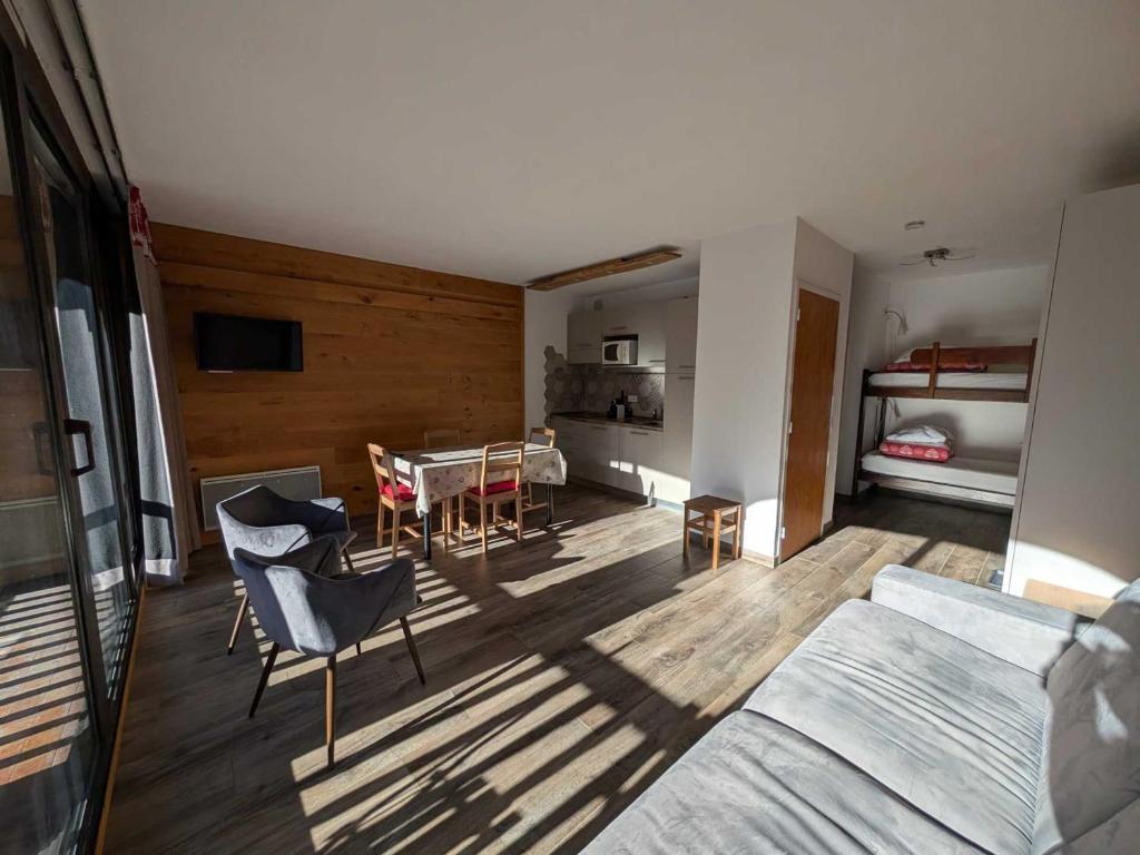 Studio cosy proche pistes et commerces avec balcon - FR-1-445-124 - 3