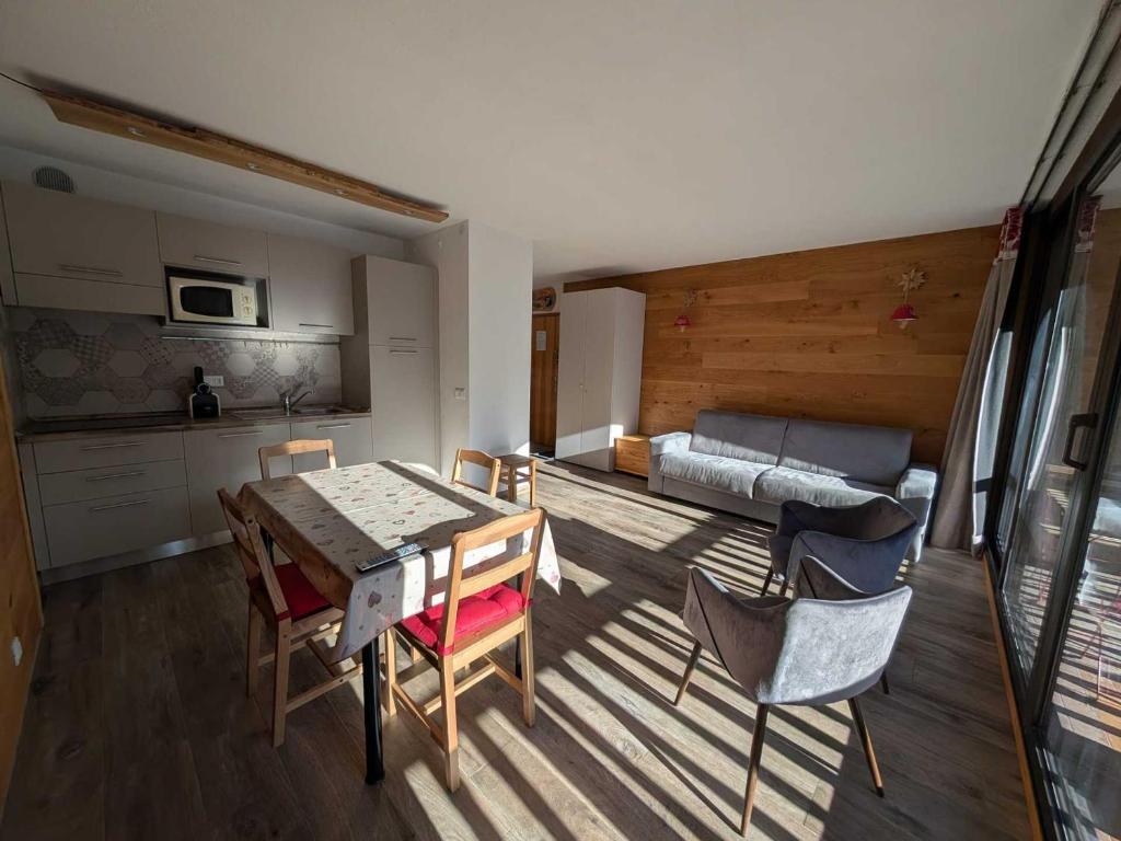Studio cosy proche pistes et commerces avec balcon - FR-1-445-124 - 4