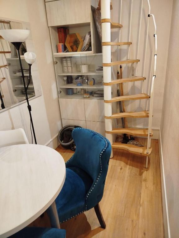 Chambre privée dans un appartement partagé, à 200m des Champs Elysees et de l'Arc de Triomphe - 2
