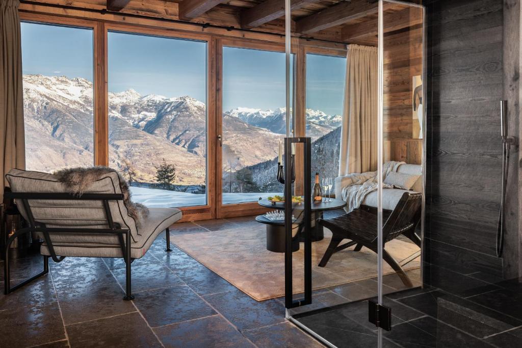 HelloCHALET Chalet Les Fleurs - Scenic Alpine Escape 70 metres from the cable car - 1