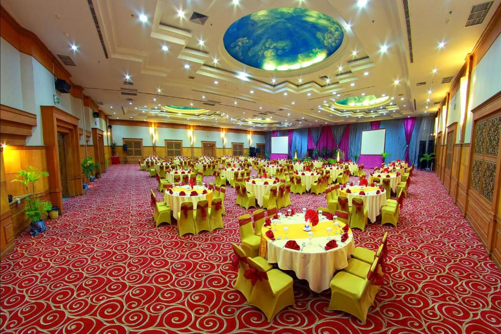 Banquet hall, Rocky Plaza Hotel Padang in Padang
