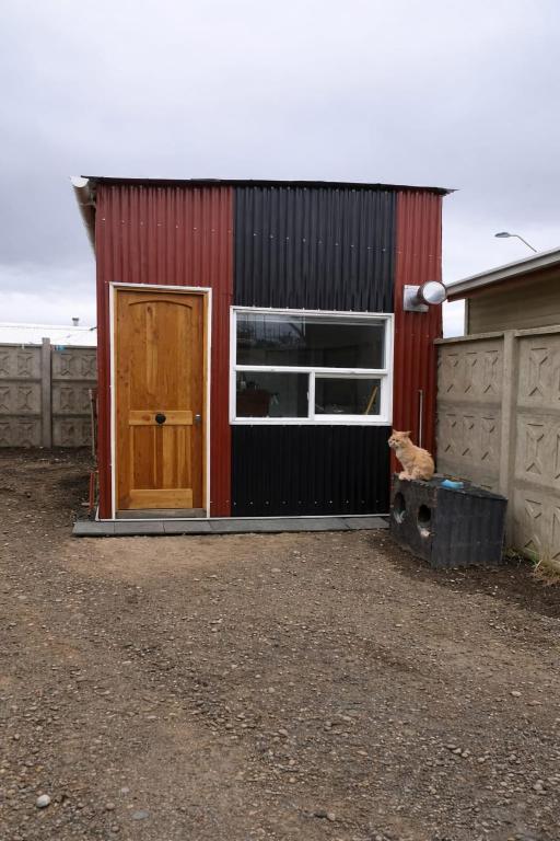 Red cat house - 1