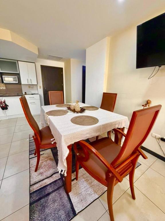Apartamento moderno de 2 dormitorios con piscina, gimnasio y parking en Bellini 3 - 2