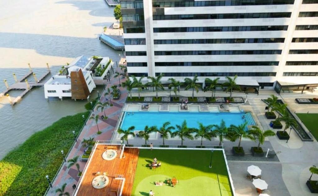 Apartamento moderno de 2 dormitorios con piscina, gimnasio y parking en Bellini 3 - 4