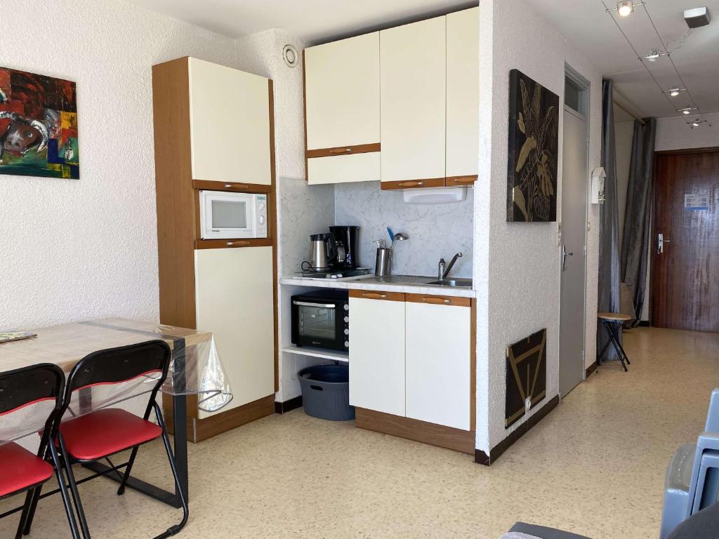 Beau T1 climatisé avec cuisine équipée et balcon - Balaruc-les-Bains - FR-1-553-265 - 3