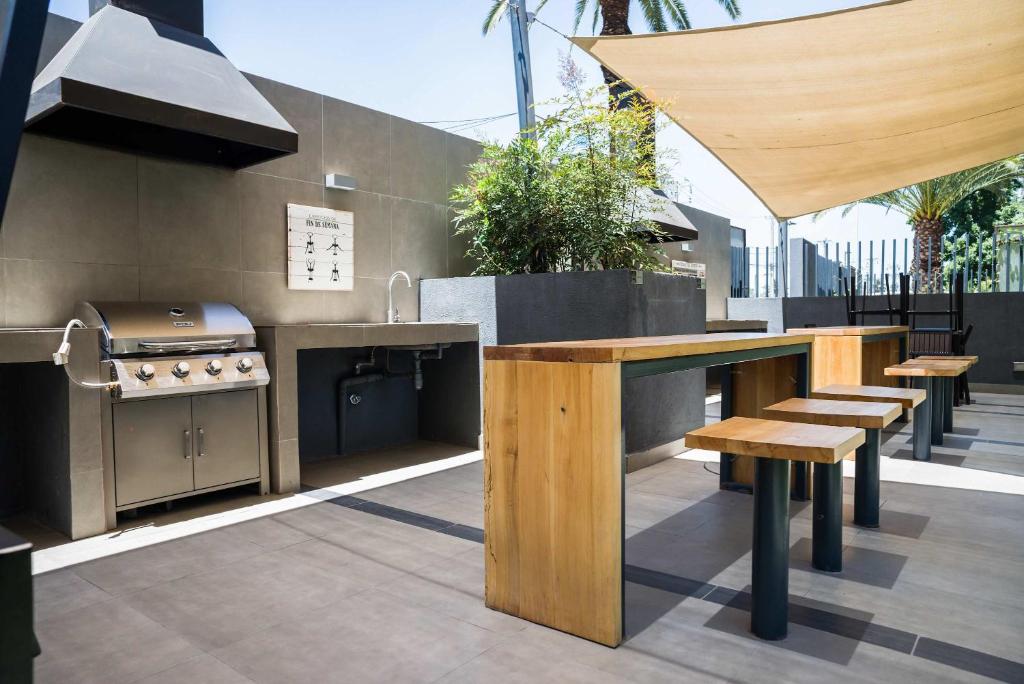 Modern 2BR Oasis in Las Condes Prime Urban Stay - 5