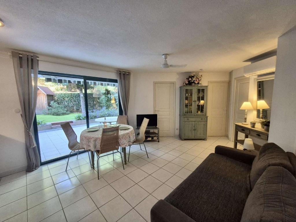 Appartement T3 Climatisé avec Jardin Privatif - Proche Plages et Commerces à Cavalaire-sur-Mer - FR-1-226B-32 - 2