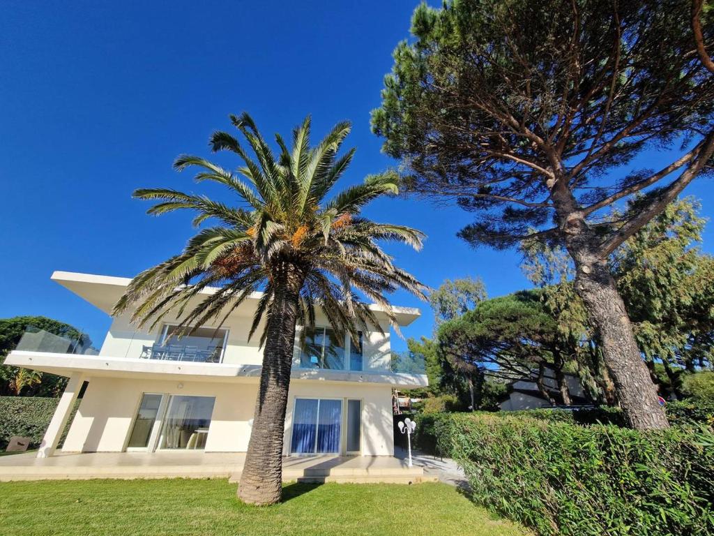 Villa de 250 m², climatisée, sur 2 niveaux au bord de l'eau - FR-1-100-243 - 5