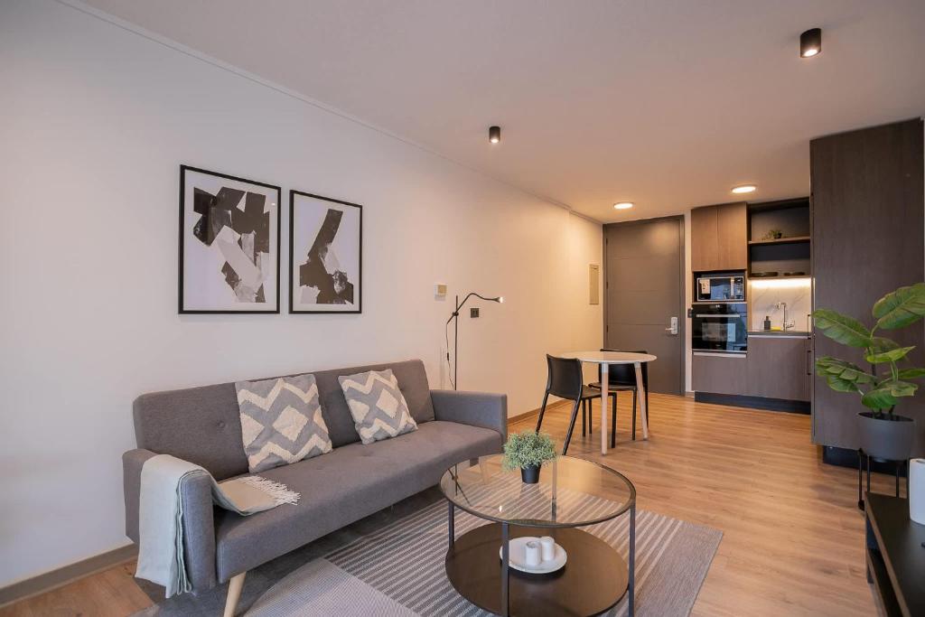 Amplio y deslumbrador departamento en las Condes - 1