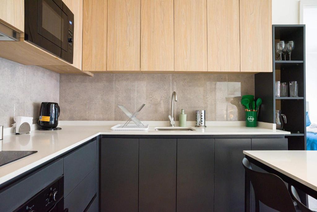 2BR Retreat Discover the Heart of Providencia - 5