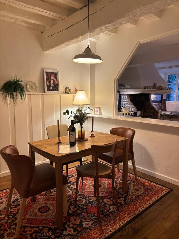 Cosy Traditional Old Stone Townhouse in Bastide - 4