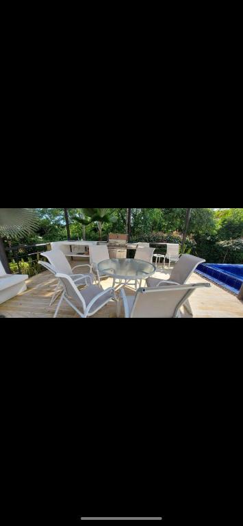 Piscina privada, jacuzzi y salón de juegos en casa - 4