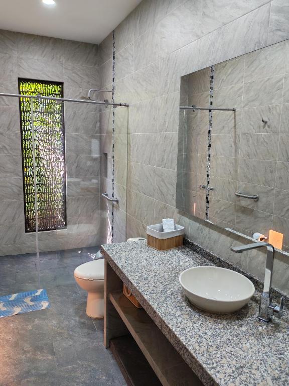 Piscina privada, jacuzzi y salón de juegos en casa - 5