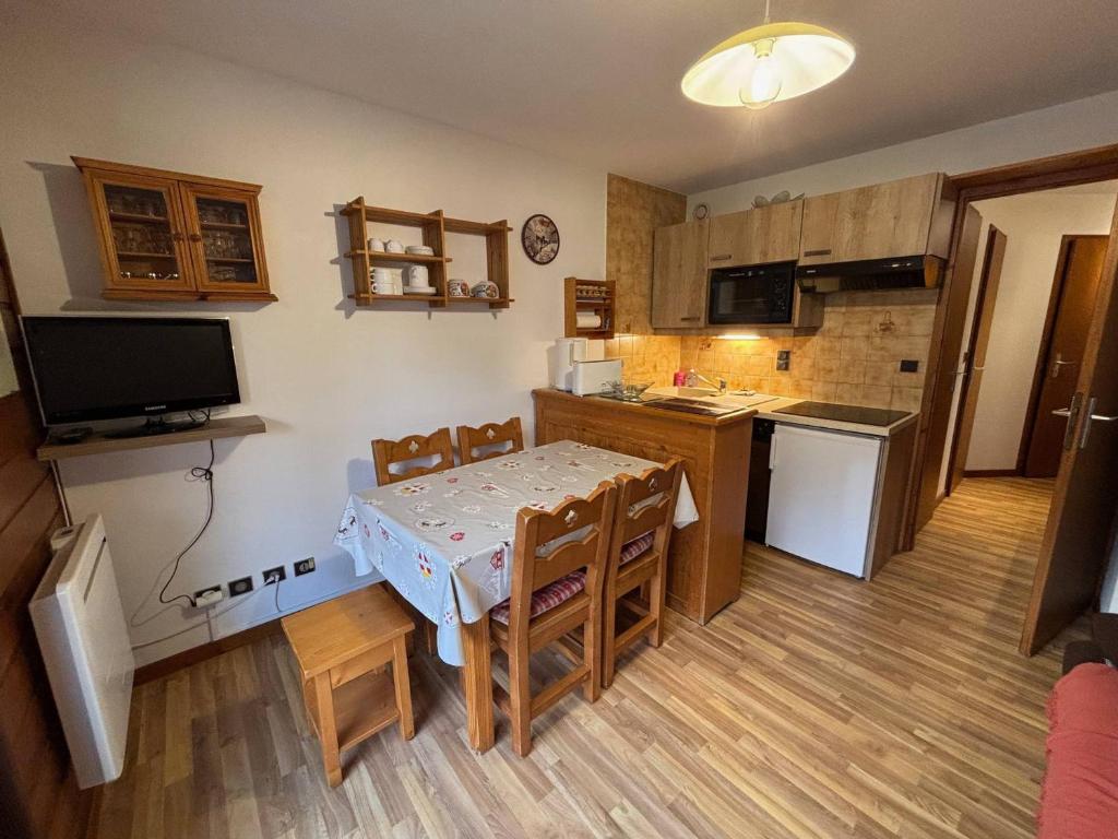 Appartement confortable près des pistes avec balcon et parking - FR-1-693-128 - 2