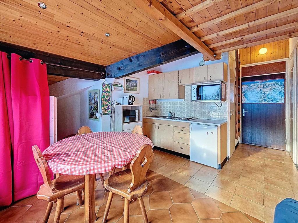 Studio lumineux avec mezzanine et balcon sud, proche des pistes - 4