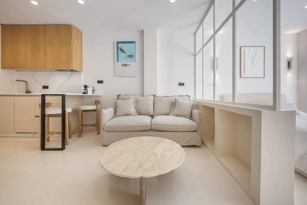 Bright Scandi-Style Studio with Stunning Garden Views - 2