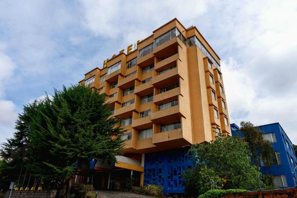 Hotel Savoy Inn - 1