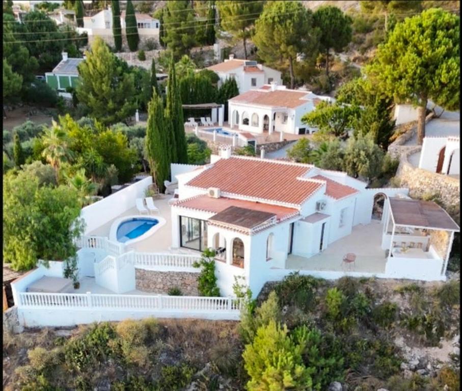 Renovated Villa With Jacuzzi Near Cómpeta - 1