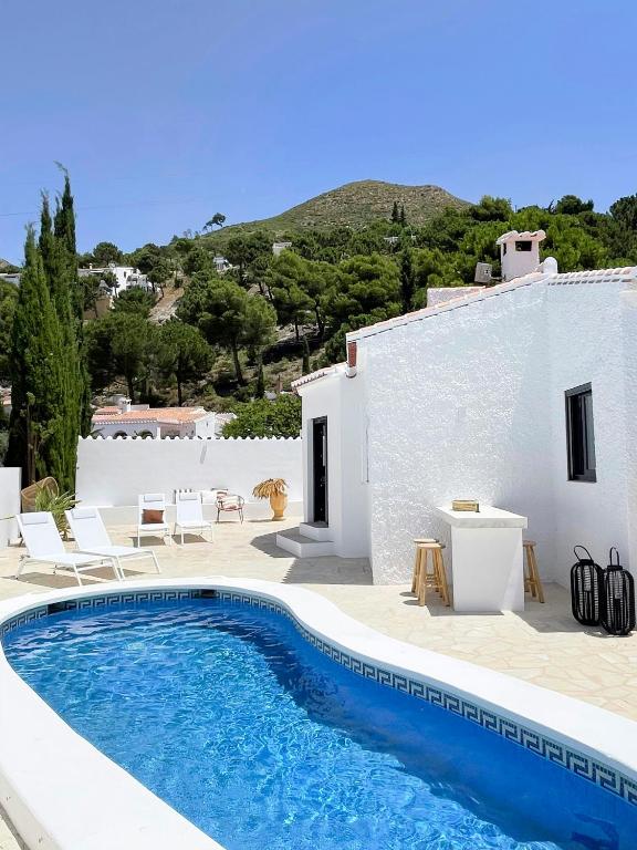 Renovated Villa With Jacuzzi Near Cómpeta - 4
