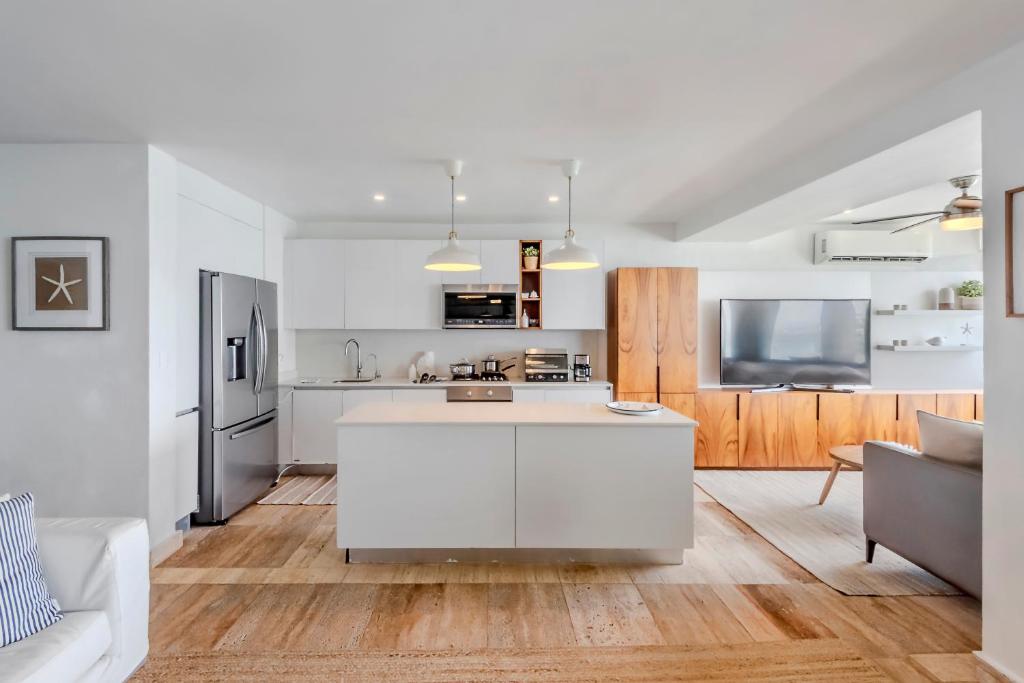 Lovely 3-bedroom beach front serviced apartment - 3