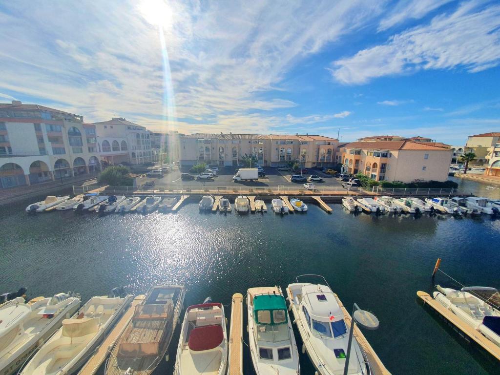 Studio cabine à Sète avec climatisation et parking, proche canal - FR-1-338-398 - 1
