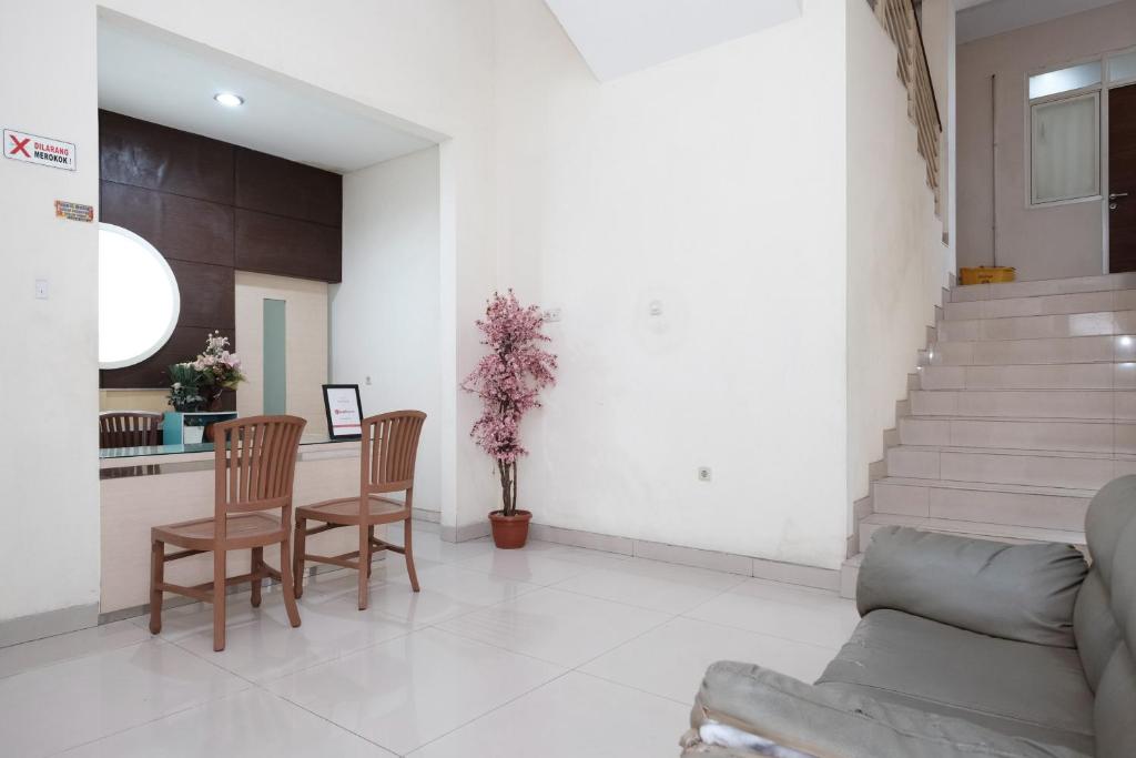 Lobby, Hotel O Menjangan Residence at Citraland 1 in Surabaya