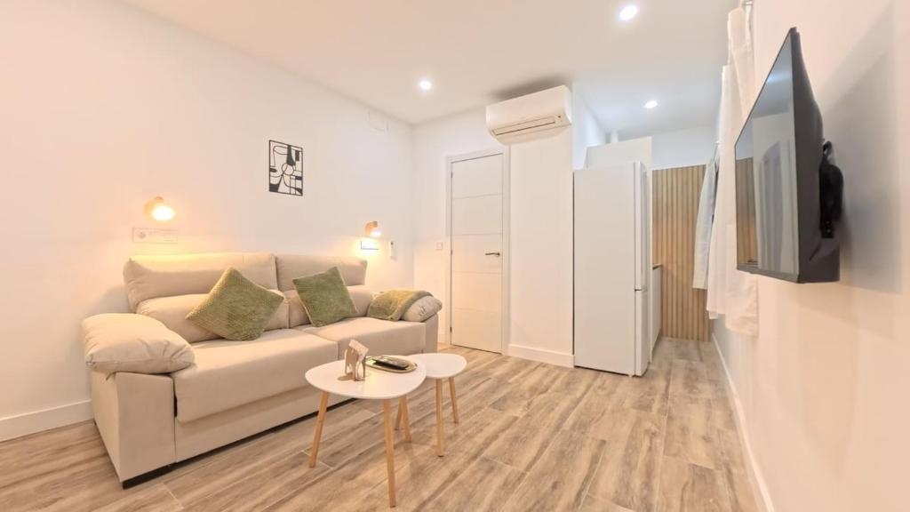 3C, Cozy and bright studio close to everything - 1