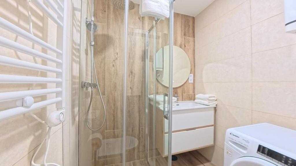 3C, Cozy and bright studio close to everything - 2