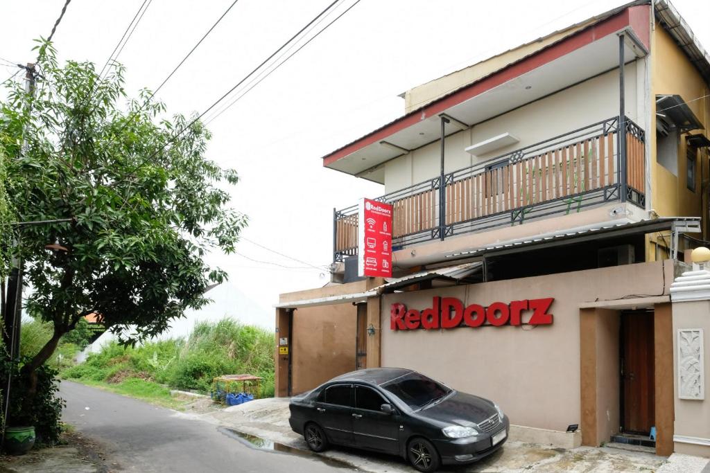 RedDoorz near Mojokerto Train Station エントランス