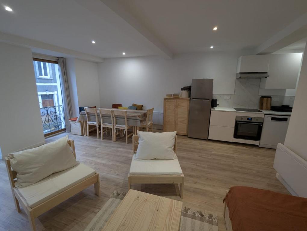 Boule de Neige - appartement spacieux et lumineux au coeur du vieux Luchon - 2