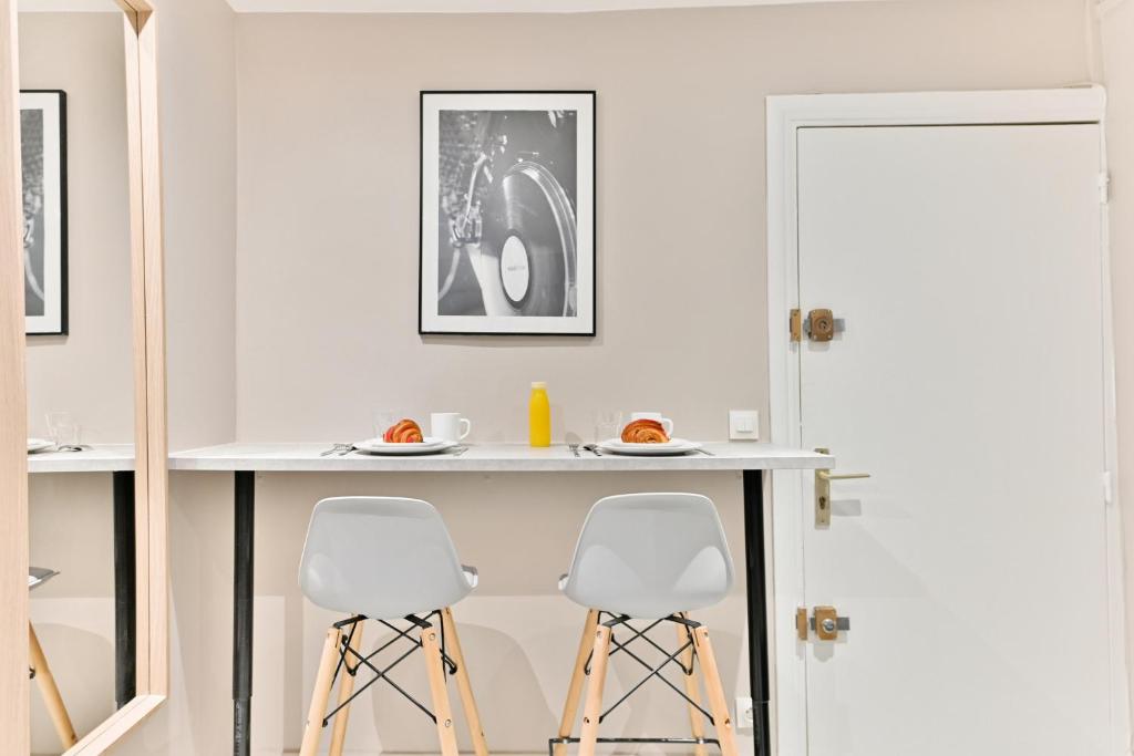Compact Studio in Central Paris Practical & Convenient - 3